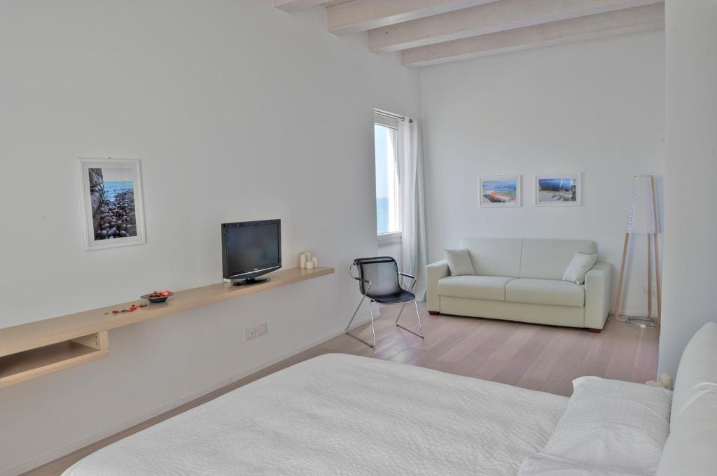 Moma Suites Private Beach Molfetta Room photo